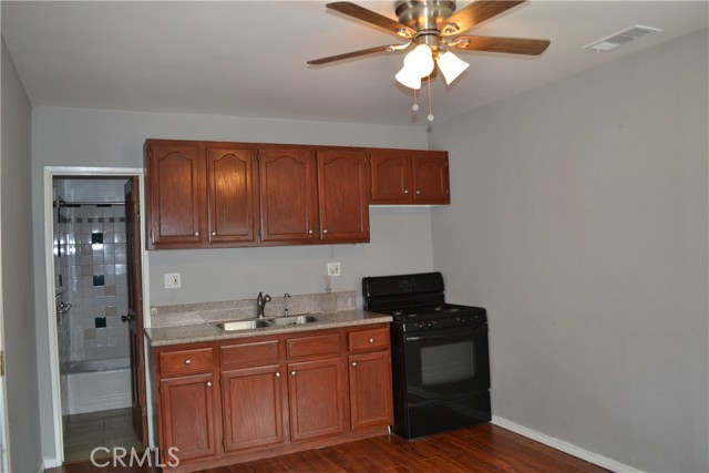 11068 Penrose, Sun Valley CA: https://media.crmls.org/medias/8d31f5ee-a1d8-4605-bdee-841aa28ae04c.jpg