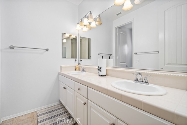 7 Bradford Court, Laguna Niguel CA: https://media.crmls.org/medias/8d329a84-bdfb-43ae-b813-3421cdf2dc3a.jpg