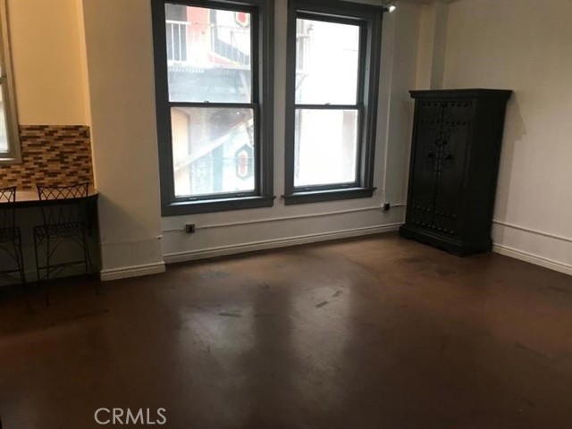 215 W 7th Street, Los Angeles CA: https://media.crmls.org/medias/8d33608f-fdc4-4071-9756-c5047aa23922.jpg