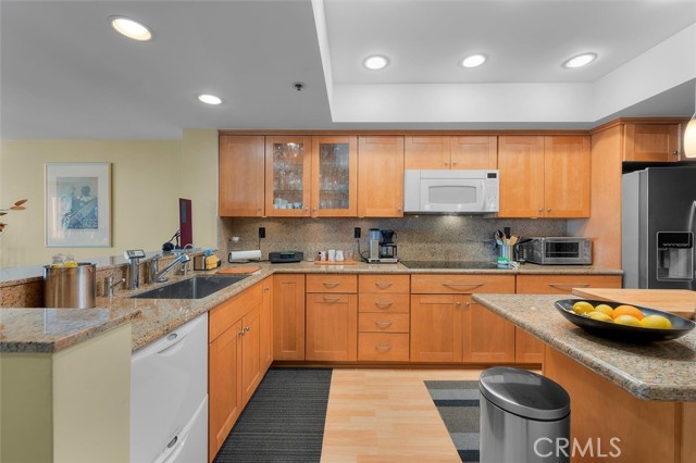 Detail Gallery Image 11 of 41 For 510 the Village #307,  Redondo Beach,  CA 90277 - 2 Beds | 2 Baths