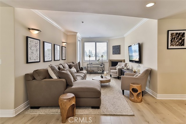 Detail Gallery Image 16 of 49 For 4724 Kester Ave #404,  Sherman Oaks,  CA 91403 - 3 Beds | 2 Baths