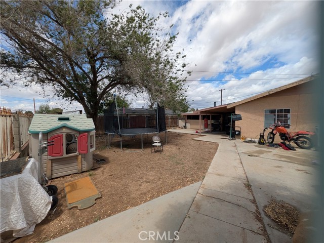 14136 Osage Road, Apple Valley CA: https://media.crmls.org/medias/8d35eb71-7d21-4840-ae98-1b725f75ecb5.jpg
