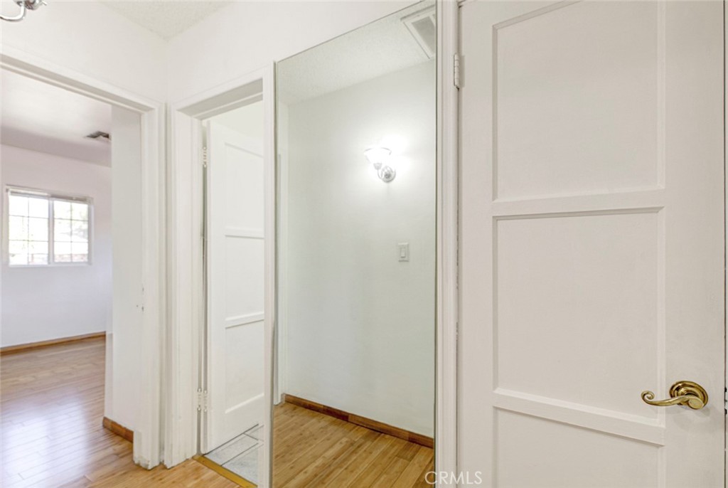 https://media.crmls.org/medias/8d35f1d9-f575-4410-86e2-0407ad180ebf.jpg?preset=X-Large