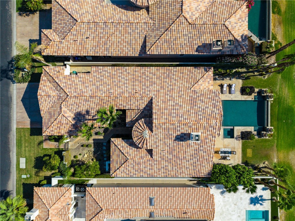 https://media.crmls.org/medias/8d367029-d229-49ec-8770-1d2bfb6a318f.jpg?preset=X-Large