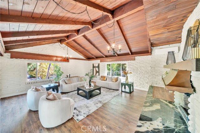 Detail Gallery Image 2 of 10 For 1650 La Loma Rd, Pasadena,  CA 91105 - 2 Beds | 3 Baths