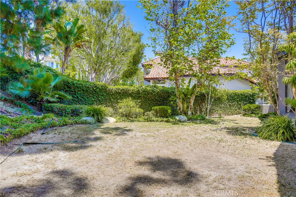 https://media.crmls.org/medias/8d376566-336f-4d58-b579-52c355728d8a.jpg?preset=X-Large