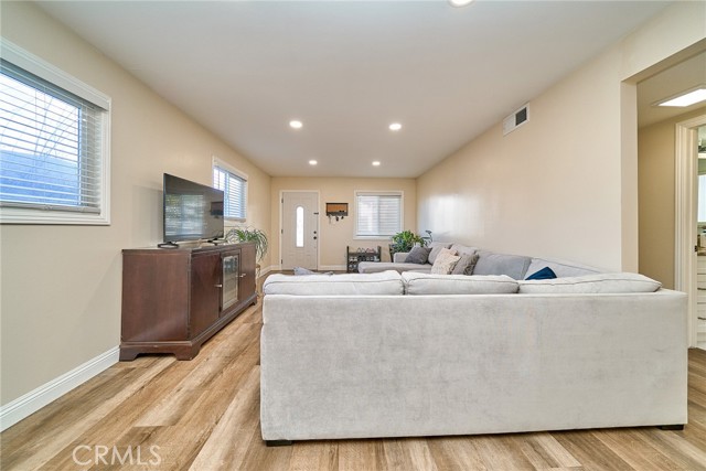 Detail Gallery Image 9 of 48 For 26349 Hillcrest Ave, Lomita,  CA 90717 - 5 Beds | 2 Baths