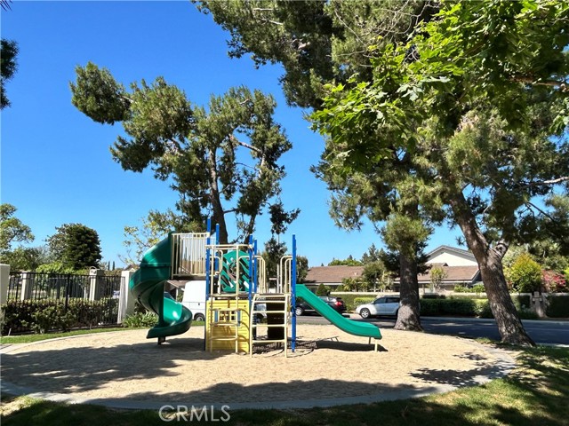 15 Wintergreen, Irvine CA: https://media.crmls.org/medias/8d37cc0b-5738-4788-9069-2cbc692b1ffd.jpg