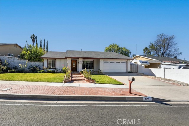 Detail Gallery Image 1 of 48 For 829 Greenbriar Ave, Simi Valley,  CA 93065 - 3 Beds | 2 Baths