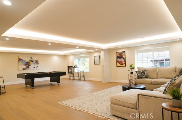 23242 Burbank Boulevard, Woodland Hills CA: https://media.crmls.org/medias/8d39a4fc-0ce8-48ef-8e64-fe00d8877109.jpg