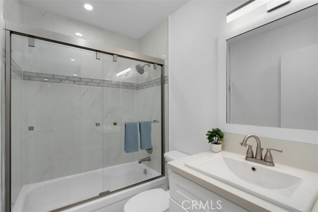 Detail Gallery Image 29 of 53 For 4218 Troost #20,  Studio City,  CA 91604 - 3 Beds | 2/1 Baths