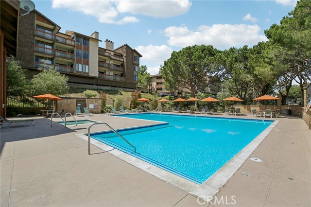 Detail Gallery Image 3 of 33 For 2506 E Willow Street #302,  Signal Hill,  CA 90755 - 2 Beds | 2 Baths