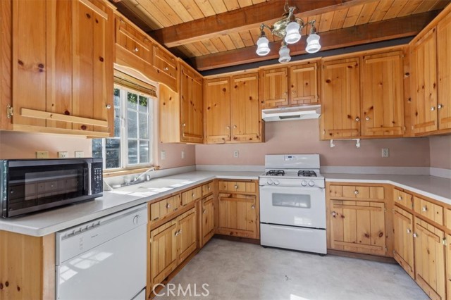 107 Pine Ridge, Crestline, CA 92325