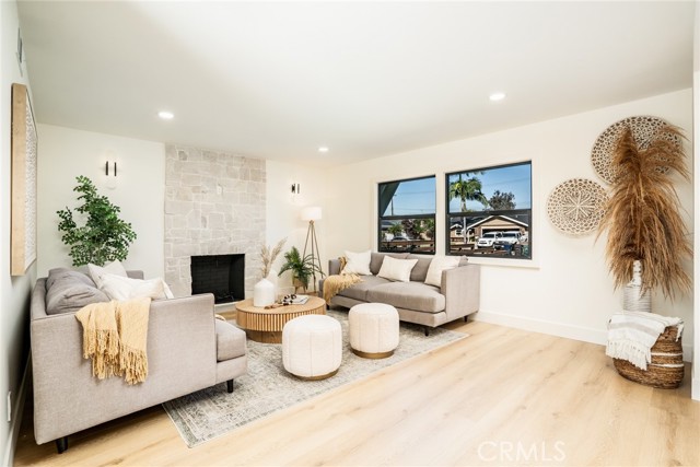 Detail Gallery Image 9 of 36 For 8342 Friesland Dr, Huntington Beach,  CA 92647 - 3 Beds | 2 Baths