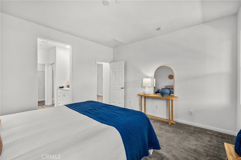 https://media.crmls.org/medias/8d3c2a10-2154-40ac-bc9e-34cb13d93117.jpg?preset=X-Large