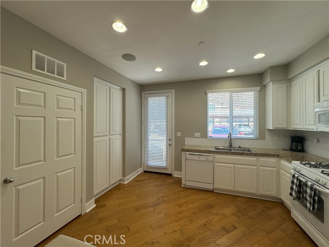 896 Poppyseed Way, Hemet CA: https://media.crmls.org/medias/8d3cb078-c520-411a-b31c-b15ce841fc48.jpg