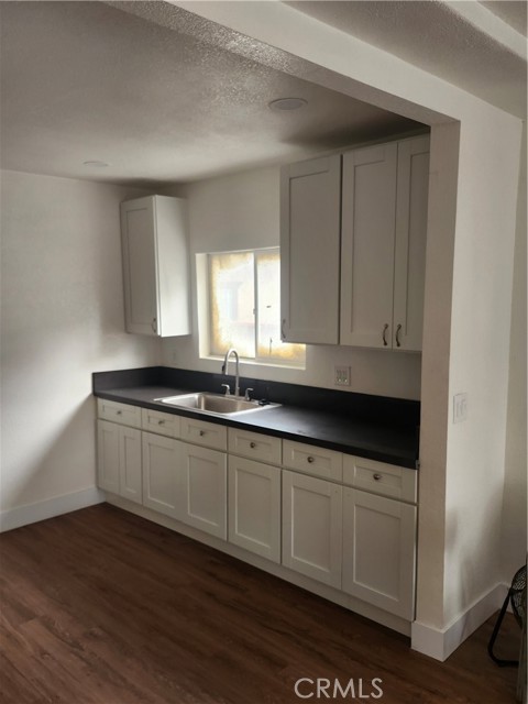 Detail Gallery Image 2 of 10 For 939 E 88th Pl., Los Angeles,  CA 90002 - 3 Beds | 2 Baths