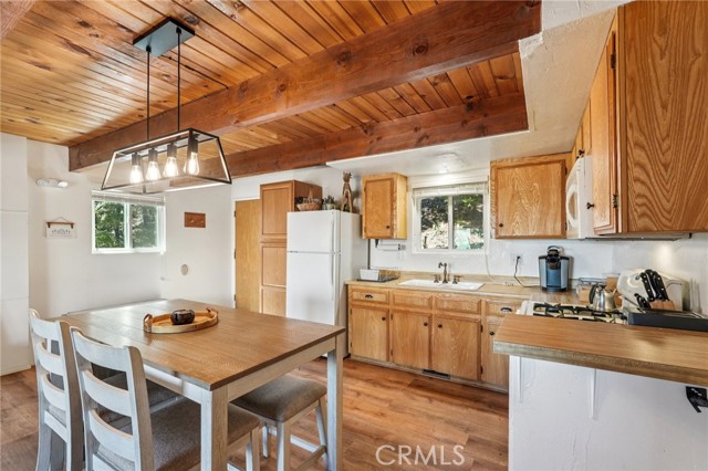 Detail Gallery Image 12 of 24 For 2409 Spring Oak Dr, Running Springs,  CA 92382 - 2 Beds | 2 Baths