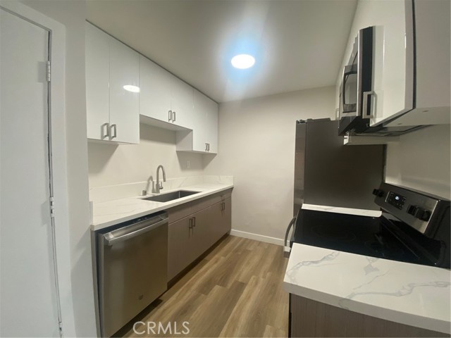 404 N Broadway, Redondo Beach CA: https://media.crmls.org/medias/8d40318f-622f-48a8-8785-64920fd831f6.jpg