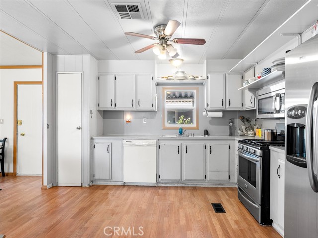 Detail Gallery Image 12 of 23 For 14000 El Evado #4,  Victorville,  CA 92392 - 2 Beds | 2 Baths