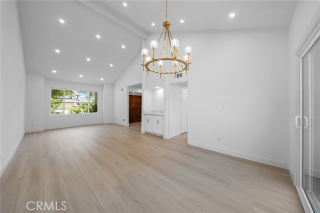 19735 Blythe Street, Winnetka CA: https://media.crmls.org/medias/8d40c944-7312-4aba-9588-994724307d1a.jpg