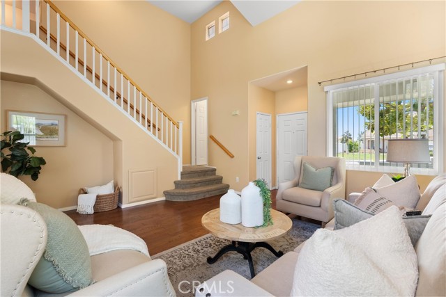 8 Chatri Circle, Lake Forest CA: https://media.crmls.org/medias/8d40cb05-00d3-4621-93ea-cd9179d4871d.jpg