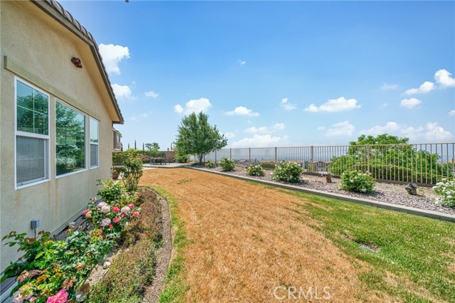 12729 Indian Ocean Drive, Etiwanda CA: https://media.crmls.org/medias/8d40f2b0-9c55-4cc5-8718-ebead966e292.jpg