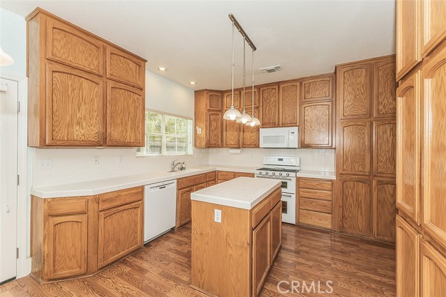 Detail Gallery Image 12 of 52 For 1094 E Monticello Cir, Fresno,  CA 93720 - 4 Beds | 2 Baths