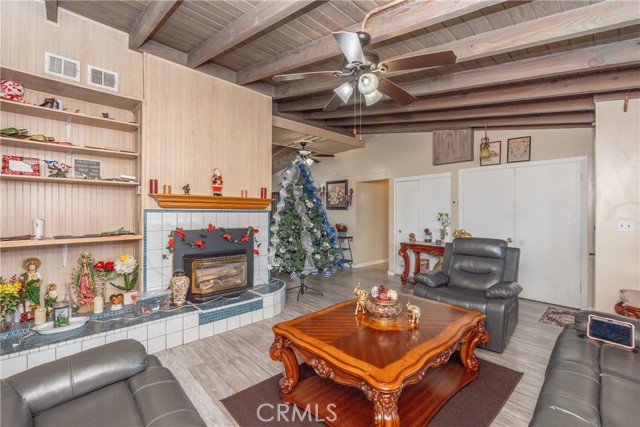 Detail Gallery Image 14 of 48 For 16464 Desert Knoll Dr, Victorville,  CA 92395 - 3 Beds | 3 Baths