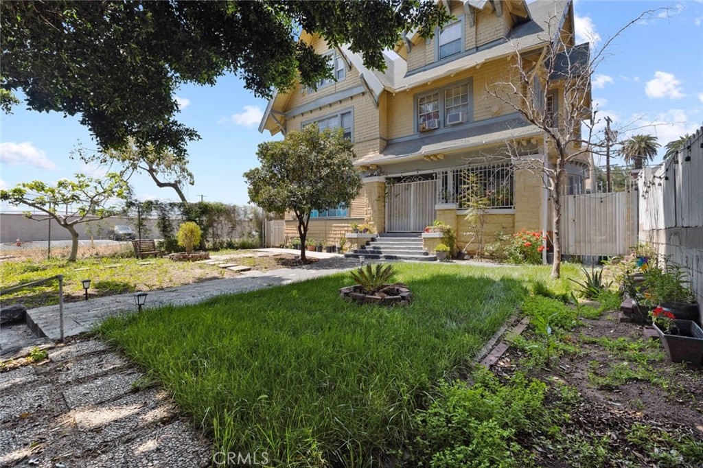 833 Beacon Avenue, Los Angeles, CA 90017