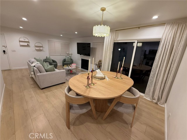 Detail Gallery Image 17 of 27 For 22139 Burbank, Woodland Hills,  CA 91367 - 2 Beds | 2 Baths