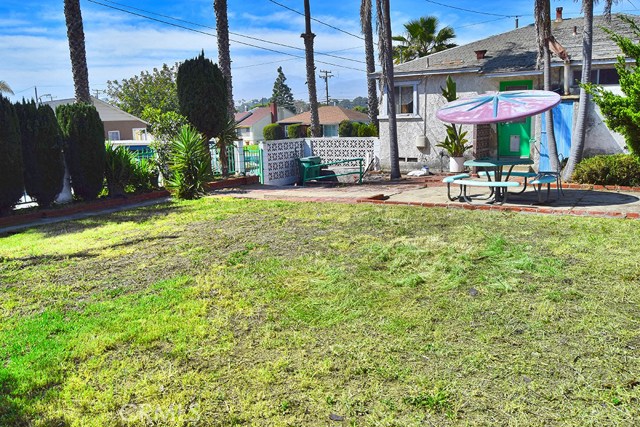 1900 Lynngrove Drive, Manhattan Beach, California 90266, 2 Bedrooms Bedrooms, ,1 BathroomBathrooms,Residential,Sold,Lynngrove,SB17052269