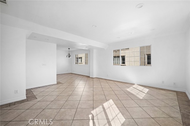 Detail Gallery Image 8 of 30 For 6831 Valmont St #1,  Tujunga,  CA 91042 - 3 Beds | 2/1 Baths