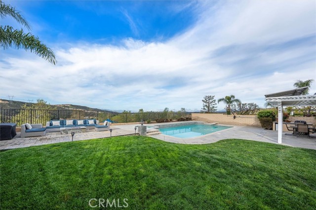 20104 Gina Court, Saugus CA: https://media.crmls.org/medias/8d448347-fa09-415e-992c-fdedecec2b28.jpg