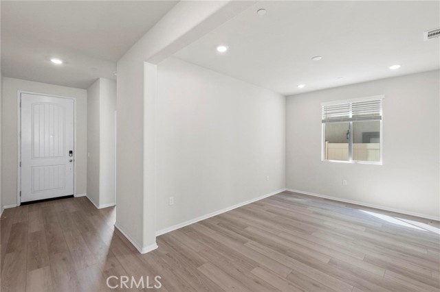 19409 Brush Creek Way, Lake Elsinore CA: https://media.crmls.org/medias/8d45ee54-a04d-4fbf-8c1d-67b20fa942f9.jpg