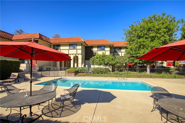 Detail Gallery Image 22 of 23 For 400 W Riverside Dr #2,  Burbank,  CA 91506 - 3 Beds | 2/1 Baths