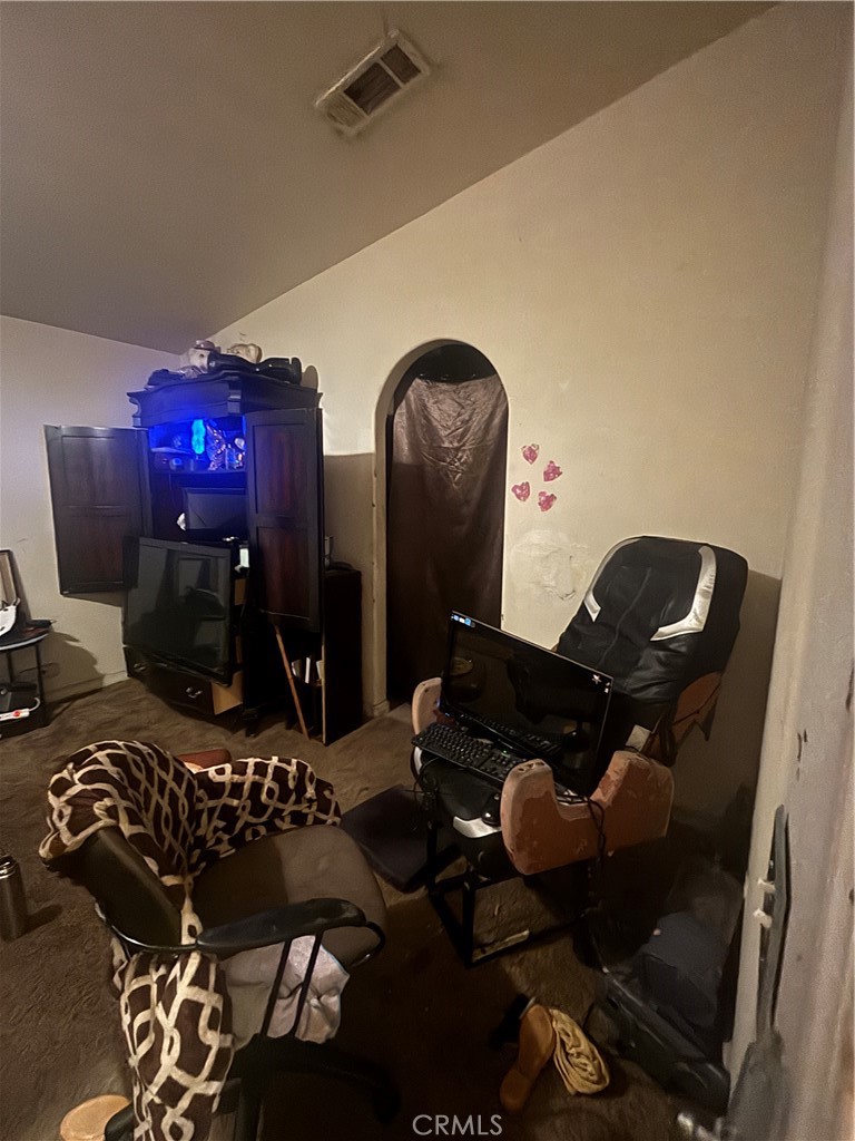 https://media.crmls.org/medias/8d46b126-500c-4869-a5a6-e6bbdef62691.jpg?preset=X-Large