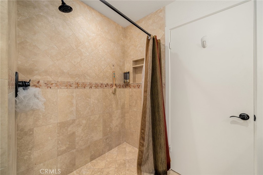 https://media.crmls.org/medias/8d46bd16-9c30-4b98-9766-efe8feddcc61.jpg?preset=X-Large