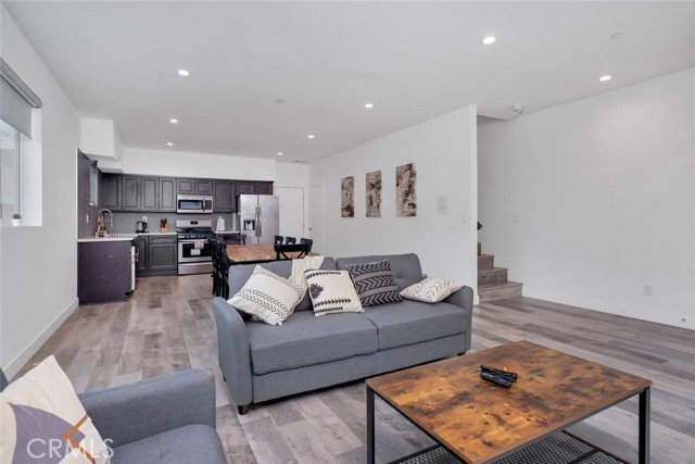 Detail Gallery Image 2 of 27 For 1342 N Kenmore, Los Angeles,  CA 90027 - 3 Beds | 3/1 Baths