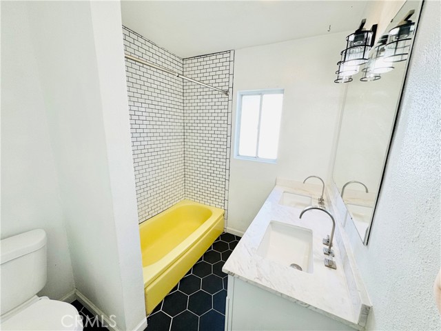 Detail Gallery Image 15 of 30 For 10030 Ruffner Ave, North Hills,  CA 91343 - 5 Beds | 3 Baths