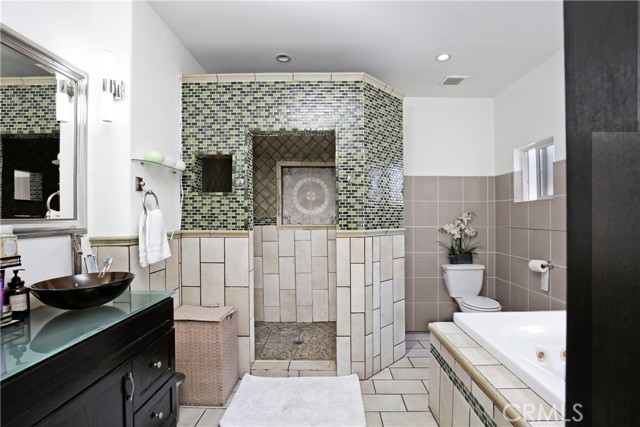 Detail Gallery Image 23 of 49 For 8434 Quinn St, Downey,  CA 90241 - 5 Beds | 4 Baths