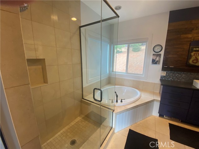Detail Gallery Image 28 of 43 For 18700 Oak Grove Rd, Hidden Valley Lake,  CA 95467 - 3 Beds | 2 Baths