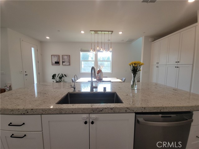 Detail Gallery Image 10 of 39 For 27078 Painted Sky Way, Valencia,  CA 91381 - 3 Beds | 2/1 Baths