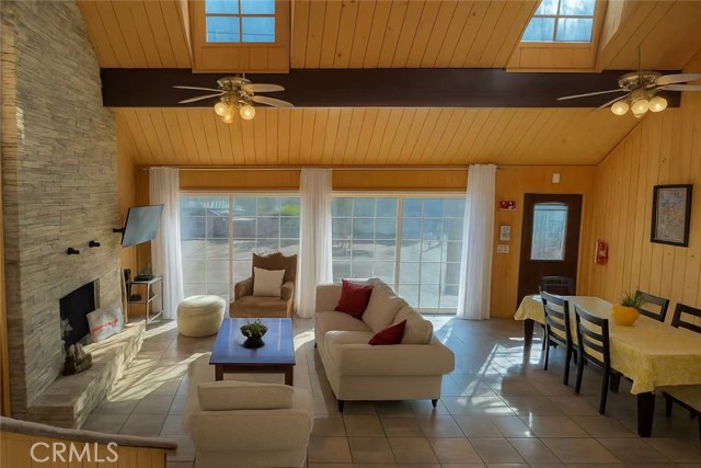 Detail Gallery Image 5 of 28 For 39050 Willow Landing, Big Bear Lake,  CA 92315 - 2 Beds | 2/1 Baths