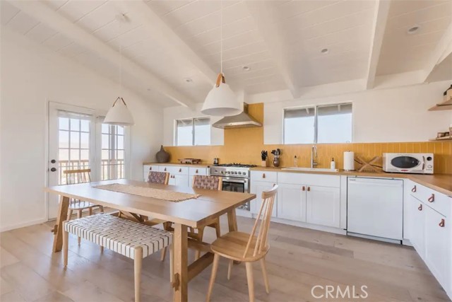 Detail Gallery Image 9 of 39 For 5637 Minna Gombell Ln, Pioneertown,  CA 92268 - 2 Beds | 2 Baths