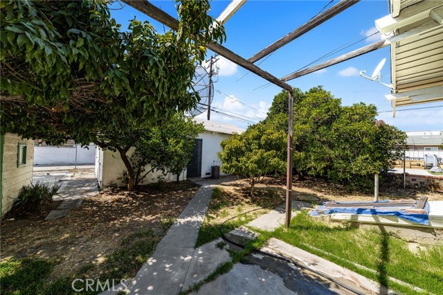 748 E Monterey Avenue, Pomona CA: https://media.crmls.org/medias/8d4aa3e3-eaad-47cc-bc6a-941c67a0ebb9.jpg