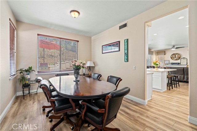 28436 Calex Drive, Valencia CA: https://media.crmls.org/medias/8d4af340-4a69-4be2-acba-3f96eb7632ce.jpg