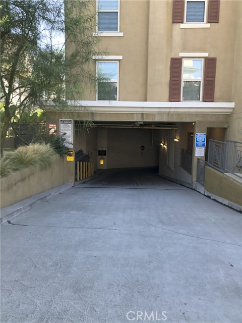 128 N Oak Knoll Avenue, Pasadena CA: https://media.crmls.org/medias/8d4b4158-64ea-4831-b68f-5fb01a78045a.jpg