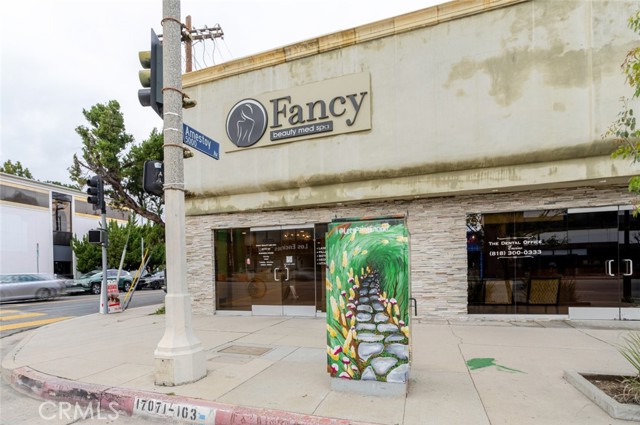  Commercial for Sale in Encino, California