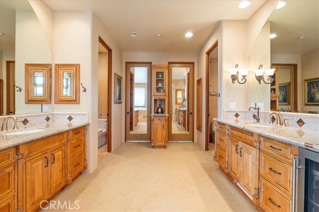 1917 Santa Margarita Drive, Fallbrook CA: https://media.crmls.org/medias/8d4c31fb-60ed-4a75-a5de-3d0f0cbdd638.jpg